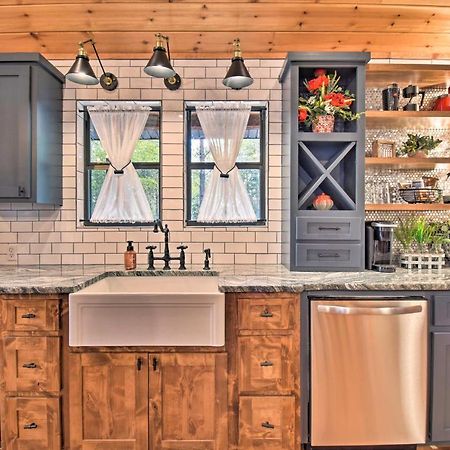Modern Broken Bow Cabin Large Deck, Bbq And Pergola Exteriör bild