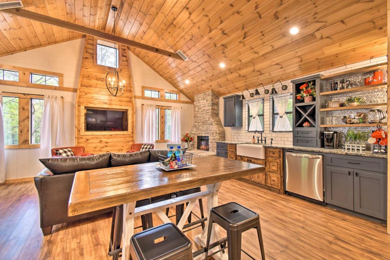 Modern Broken Bow Cabin Large Deck, Bbq And Pergola Exteriör bild