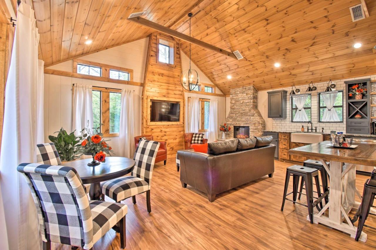 Modern Broken Bow Cabin Large Deck, Bbq And Pergola Exteriör bild