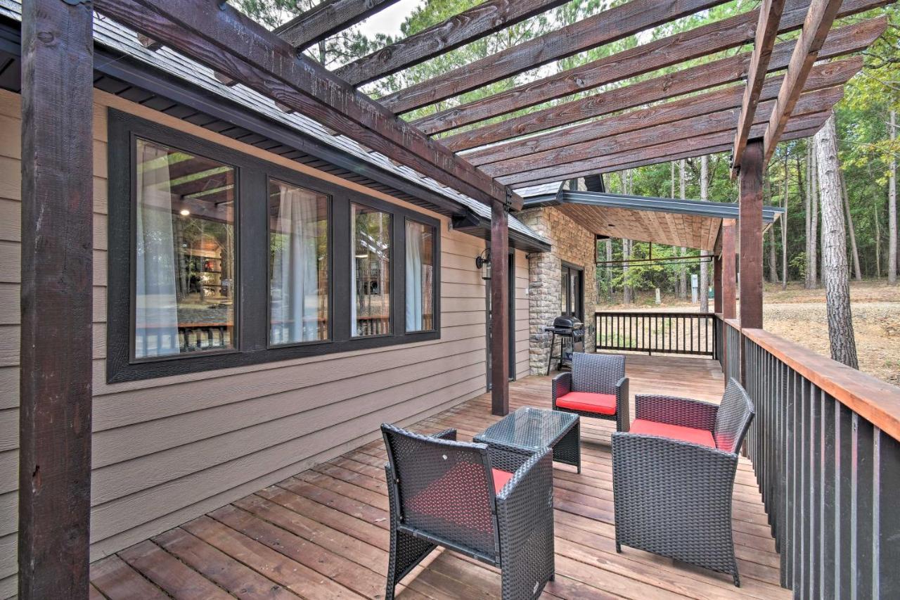 Modern Broken Bow Cabin Large Deck, Bbq And Pergola Exteriör bild